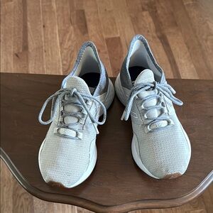 New Balance FreshFoam ROAV Grey and Beige Sneakers